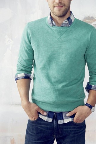 Come indossare e abbinare un maglione verde per un uomo di 30 anni in modo casual: Punta su un maglione verde e jeans blu scuro per un fantastico look da sfoggiare nel weekend.