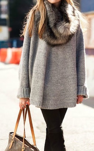 Come indossare e abbinare una sciarpa terracotta in modo casual: Indossa un maglione oversize grigio con una sciarpa terracotta per un look facile da indossare.
