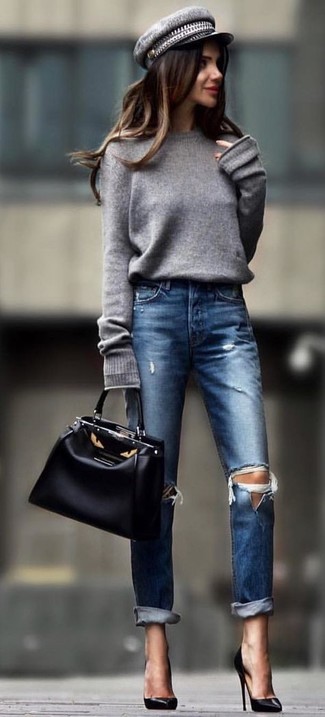 Come indossare e abbinare una coppola grigia: Punta su un maglione oversize grigio e una coppola grigia per un look comfy-casual. Décolleté in pelle neri sono una interessante scelta per completare il look.