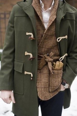 Come indossare e abbinare un blazer di lana marrone in autunno 2024: Combina un blazer di lana marrone con jeans aderenti blu scuro per un look semplice, da indossare ogni giorno. Ecco un outfit autunnale che non deve mancare per i mesi autunnali.
