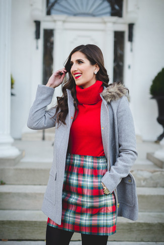 Come indossare e abbinare un montgomery in modo smart-casual: Prova ad abbinare un montgomery con una minigonna scozzese rossa per essere casual.
