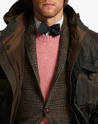 Come indossare e abbinare una giacca terracotta per un uomo di 30 anni quando fa freddo in modo casual: Prova ad abbinare una giacca terracotta con un blazer di lana scozzese marrone scuro per un look semplice, da indossare ogni giorno.