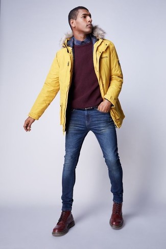 Come indossare e abbinare jeans con stivali casual quando fa gelo: Prova ad abbinare un parka giallo con jeans per un'atmosfera casual-cool. Ti senti creativo? Completa il tuo outfit con un paio di stivali casual.