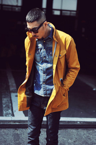 Come indossare e abbinare una giacca arancione in modo casual: Vestiti con una giacca arancione e jeans blu scuro per un'atmosfera casual-cool.