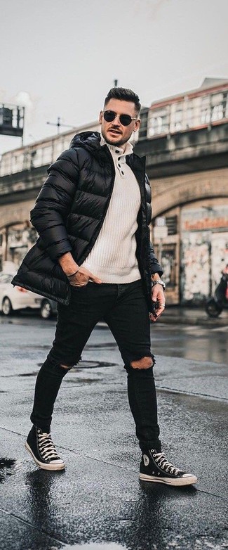 Quale sneakers alte indossare con un piumino lungo nero per un uomo di 30 anni: Combina un piumino lungo nero con jeans aderenti strappati neri per una sensazione di semplicità e spensieratezza. Sneakers alte sono una interessante scelta per completare il look.