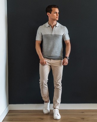 Quale jeans indossare con un polo grigio per un uomo di 30 anni in estate 2024: Abbina un polo grigio con jeans per un look raffinato per il tempo libero. Sneakers basse di tela bianche sono una eccellente scelta per completare il look. È buona idea per tuo outfit estivo!