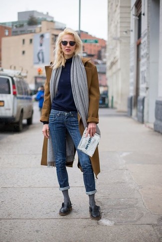 Come indossare e abbinare scarpe derby: Potresti abbinare un cappotto marrone con jeans aderenti blu scuro per vestirti casual. Scarpe derby daranno una nuova dimensione a un look altrimenti classico.