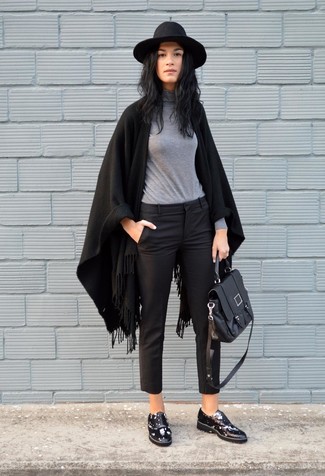 Quale pinocchietti indossare con scarpe oxford nere: Scegli un outfit composto da un dolcevita grigio e pinocchietti per affrontare con facilità la tua giornata. Scarpe oxford nere sono una splendida scelta per completare il look.
