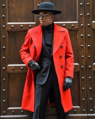 Come indossare e abbinare un borsalino di lana nero: Potresti combinare un soprabito rosso con un borsalino di lana nero per un look perfetto per il weekend.