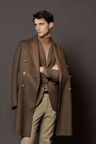 Quale blazer indossare con un soprabito marrone: Scegli un soprabito marrone e un blazer per una silhouette classica e raffinata