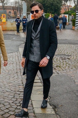 Quale blazer doppiopetto indossare con scarpe oxford nere quando fa gelo: Scegli un blazer doppiopetto e pantaloni eleganti neri come un vero gentiluomo. Per un look più rilassato, calza un paio di scarpe oxford nere.