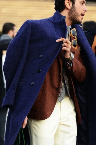 Come indossare e abbinare un blazer di lana marrone in modo formale: Potresti indossare un blazer di lana marrone e chino beige per un look da sfoggiare sul lavoro.