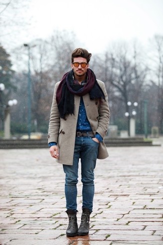 Come indossare e abbinare un soprabito con stivali casual per un uomo di 30 anni: Opta per un soprabito e jeans blu, perfetto per il lavoro. Stivali casual sono una eccellente scelta per completare il look.