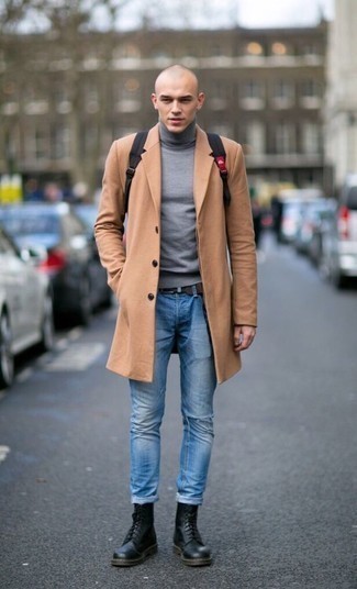 Quale jeans indossare con un soprabito marrone chiaro: Combina un soprabito marrone chiaro con jeans per vestirti casual. Stivali casual in pelle neri sono una eccellente scelta per completare il look.