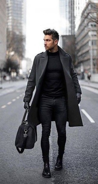 Come indossare e abbinare un soprabito grigio con jeans aderenti neri: Scegli un soprabito grigio e jeans aderenti neri per vestirti casual. Scegli un paio di stivali chelsea in pelle neri come calzature per dare un tocco classico al completo.
