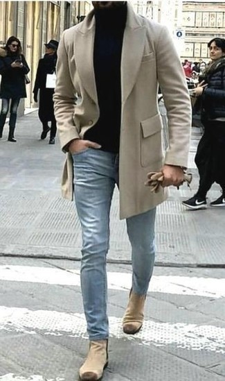 Quale dolcevita indossare con stivali chelsea beige: Combina un dolcevita con jeans azzurri per vestirti casual. Stivali chelsea beige daranno lucentezza a un look discreto.