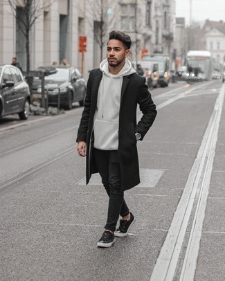 Come indossare e abbinare un soprabito con sneakers basse per un uomo di 30 anni: Combina un soprabito con jeans neri per creare un look smart casual. Prova con un paio di sneakers basse per un tocco più rilassato.