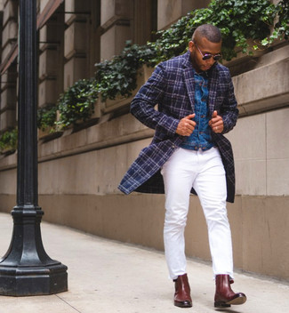 Come indossare e abbinare una giacca di jeans con stivali chelsea: Scegli un outfit composto da una giacca di jeans e jeans bianchi per vestirti casual. Aggiungi un paio di stivali chelsea al tuo look per migliorare all'istante il tuo stile.