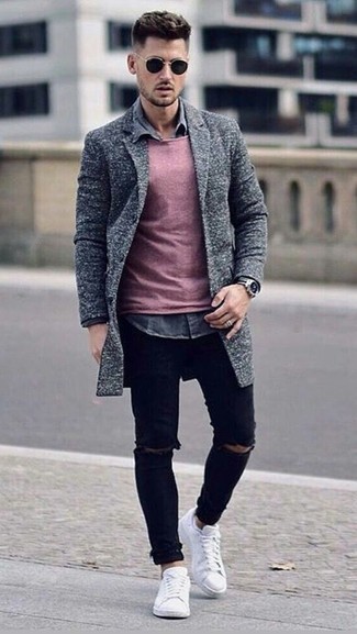 Quale camicia di jeans indossare con un soprabito grigio per un uomo di 20 anni: Metti un soprabito grigio e una camicia di jeans per un abbigliamento elegante ma casual. Opta per un paio di sneakers basse di tela bianche per un tocco più rilassato.