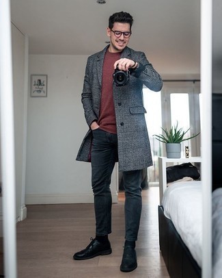 Come indossare e abbinare un cappotto scozzese grigio: Vestiti con un cappotto scozzese grigio e jeans grigio scuro se cerchi uno stile ordinato e alla moda. Prova con un paio di scarpe brogue in pelle nere per dare un tocco classico al completo.