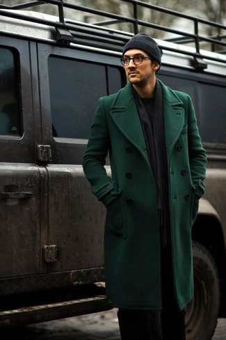 Come indossare e abbinare una sciarpa grigio scuro per un uomo di 30 anni in autunno 2024 in modo formale: Metti un soprabito verde e una sciarpa grigio scuro per un'atmosfera casual-cool. Una buona scelta per essere alla moda in questi mesi autunnali!