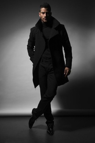Come indossare e abbinare scarpe oxford nere quando fa freddo: Prova a combinare un soprabito nero con pantaloni eleganti neri come un vero gentiluomo. Scarpe oxford nere sono una splendida scelta per completare il look.
