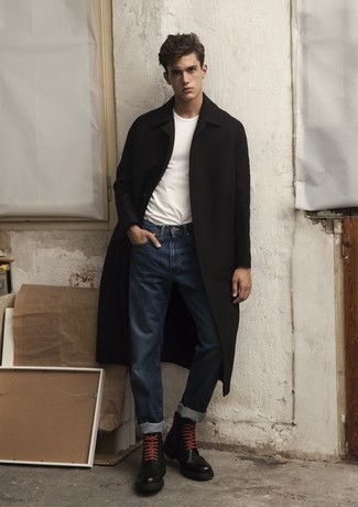 Come indossare e abbinare jeans con un soprabito: Mostra il tuo stile in un soprabito con jeans per creare un look smart casual. Ispirati all'eleganza di Luca Argentero e completa il tuo look con un paio di stivali casual in pelle neri.