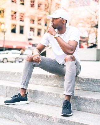 Quale scarpe sportive indossare con jeans grigio scuro per un uomo di 20 anni: Abbina una t-shirt girocollo bianca con jeans grigio scuro per un outfit rilassato ma alla moda. Se non vuoi essere troppo formale, scegli un paio di scarpe sportive come calzature.