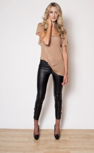 T-shirt girocollo marrone chiaro di Wildfox Couture