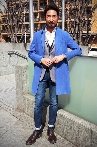 Quale blazer indossare con un trench blu scuro per un uomo di 40 anni in modo formale: Abbina un trench blu scuro con un blazer come un vero gentiluomo. Questo outfit si abbina perfettamente a un paio di scarpe double monk in pelle marrone scuro.