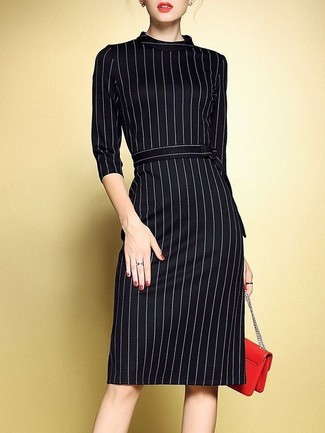 Come indossare e abbinare un vestito a tubino a righe verticali nero: Potresti indossare un vestito a tubino a righe verticali nero per affrontare con facilità la tua giornata.