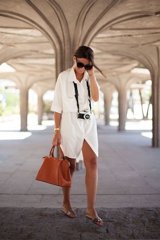 Quale sandali piatti indossare con un vestito chemisier bianco per una donna di 30 anni in estate 2024: Vestiti con un vestito chemisier bianco per vestirti casual. Scegli un paio di sandali piatti come calzature per avere un aspetto più rilassato. Ecco una buona scelta per creare il perfetto look estivo.