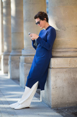 Outfit in bianco e blu con Pochette Métis