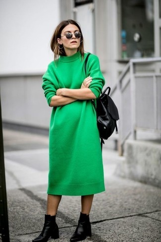Moda donna anni 30 in autunno 2024 in modo formale: Opta per un vestito di maglia verde per un outfit che si fa notare. Stivaletti in pelle neri sono una gradevolissima scelta per completare il look. È buona idea per essere elegante questo autunno!