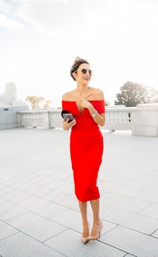 Look alla moda per donna: Vestito longuette rosso, Décolleté in pelle marrone chiaro, Orologio argento
