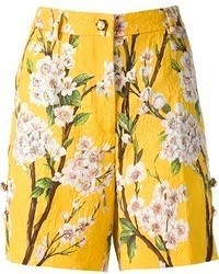 Pantaloncini a fiori gialli di Dolce & Gabbana