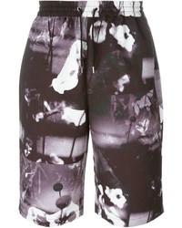 Pantaloncini a fiori neri di McQ by Alexander McQueen