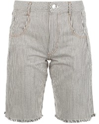 Pantaloncini a righe verticali bianchi e neri di Alexander Wang