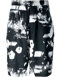 Pantaloncini stampati neri di McQ by Alexander McQueen