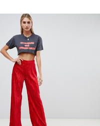 Pantaloni larghi di velluto rossi di PrettyLittleThing