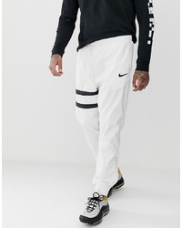 Pantaloni sportivi bianchi e neri di Nike