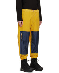 Pantaloni sportivi gialli di Moncler