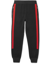 Pantaloni sportivi rossi e neri