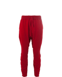 Pantaloni sportivi rossi di Haider Ackermann