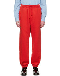 Pantaloni sportivi rossi di Stefan Cooke