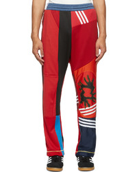 Pantaloni sportivi stampati rossi di Bethany Williams