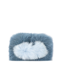 Pochette di pelliccia azzurra di Charlotte Simone