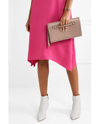 Pochette in pelle con borchie rosa di Valentino