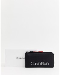 Pochette in pelle nera di Calvin Klein