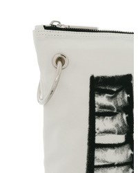 Pochette in pelle stampata bianca e nera di Calvin Klein 205W39nyc